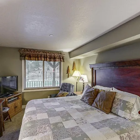 Lazy On The Lakefront Holiday home